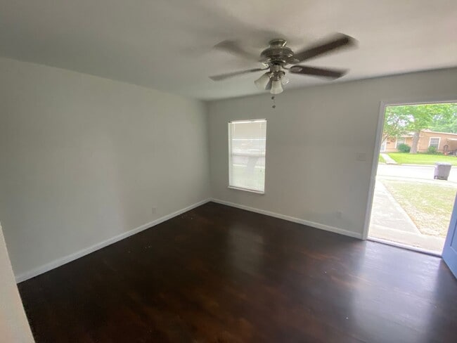 Photo - Welcome to this charming 2-bedroom, 1-bathroom house located in the heart of San Antonio, TX.