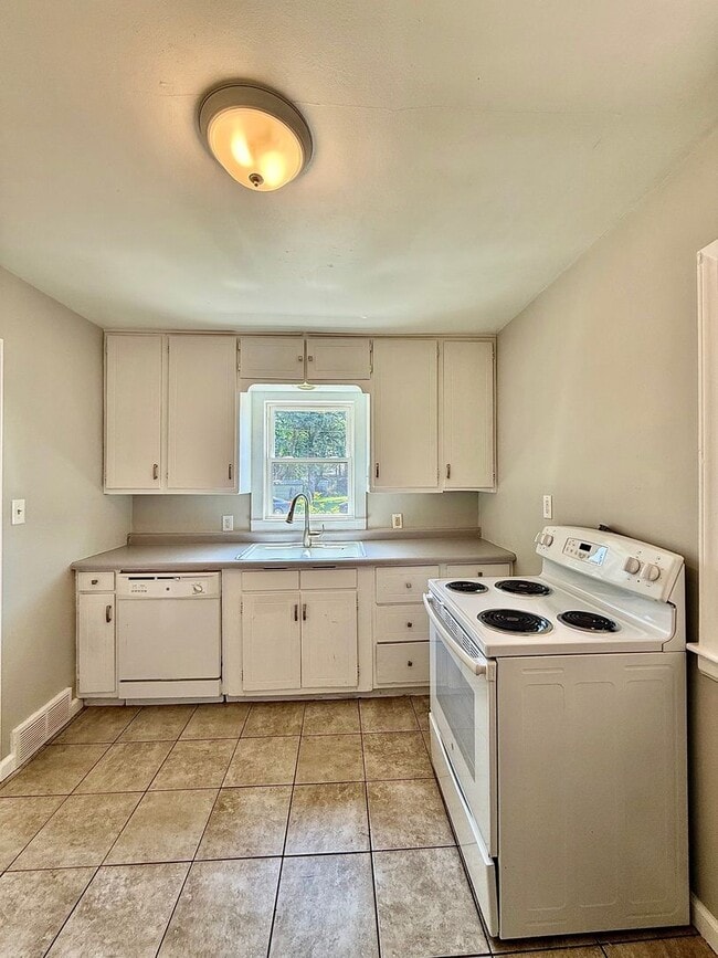 Photo - Clean & Comfortable 2-Bedroom Single-Family Home
