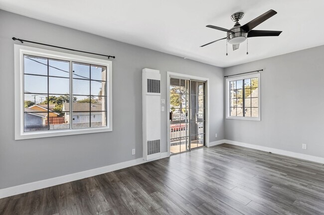 Photo - 1608 W 42nd Pl