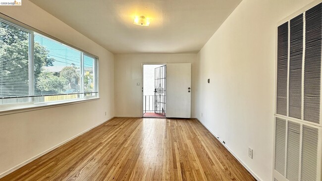 Photo - 1180 Bayview Ave