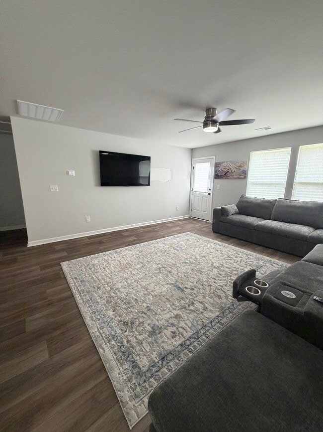 Photo - 1213 King Oaks Lp