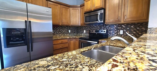 Building Photo - (August Free!) Beautiful 3 Bed 2.5 Bath To... Rental