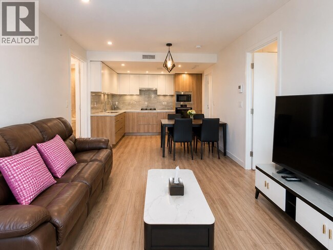 Photo - 6633-6633 Buswell St