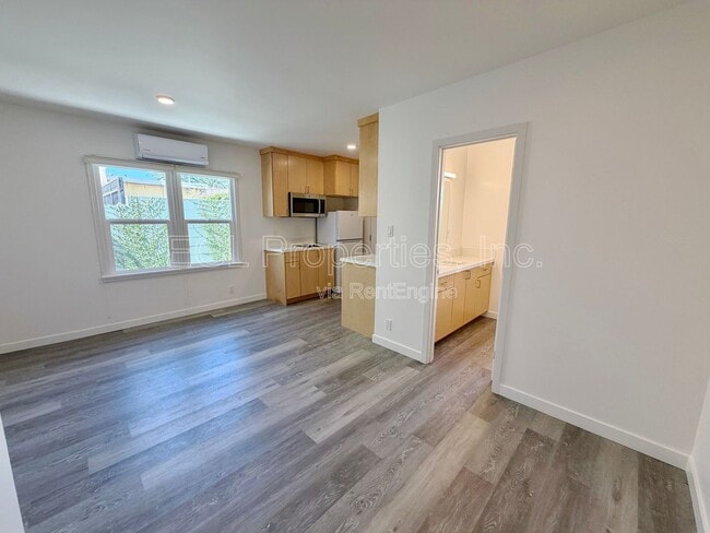 Photo - 4239 1/2 West 64th Street Unidad 4239 1/2