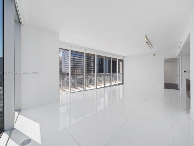 Photo - 495 Brickell Ave Unidad 1801