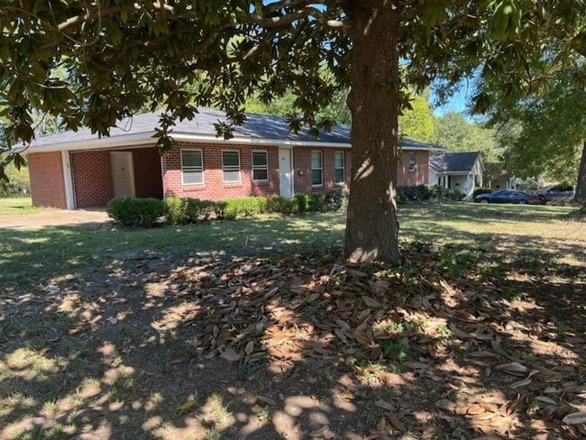 Building Photo - 906 Spring Ave