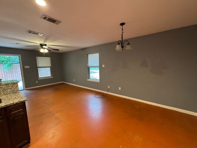Photo - Lacy Lakeview Duplex