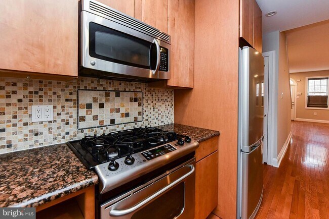 Photo - 2012 Carpenter St