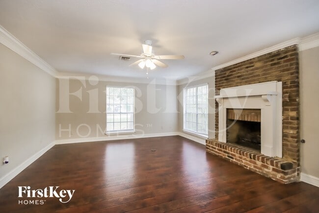 Photo - 461 Stephen F Austin Dr