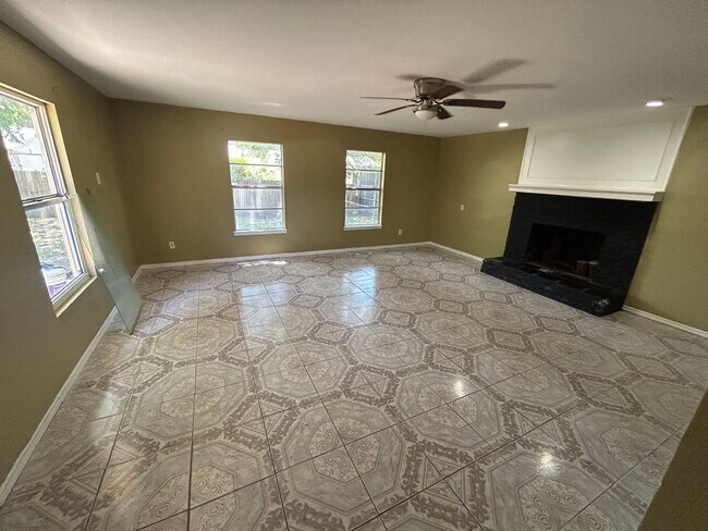 Photo - Discover the home and live like royalty!