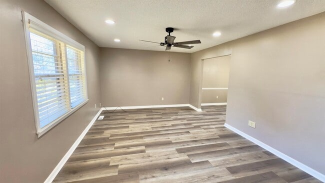 Photo - 2563 Hacks Cross Rd