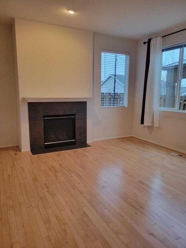 Cozy 4 bd 2.5 bath in Lakeland Hills Rental House Rental in Auburn