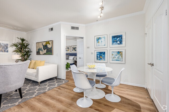 2BR, 2BA - 946SF - Dining Room