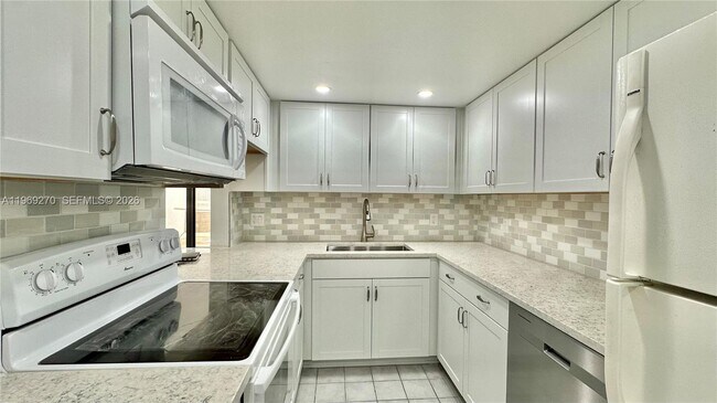 Photo - 330 SE 20th Ave Unidad 303