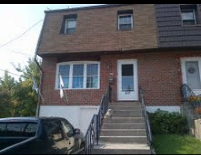 Photo - 307 Chestnut St