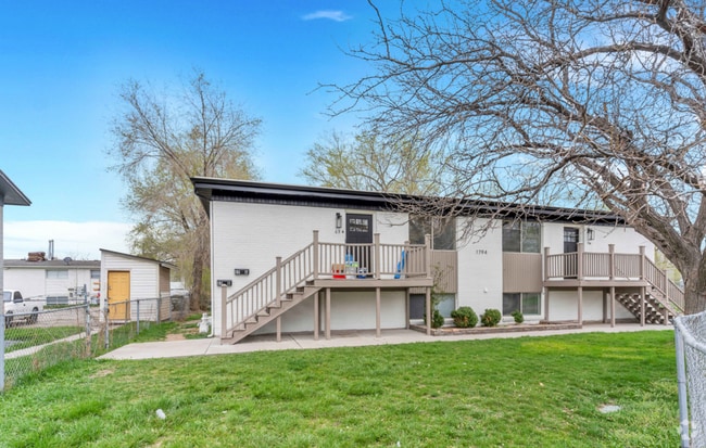 Building Photo - Remodeled 2-bedroom, 1-bathroom apartment ... Unit 69 A