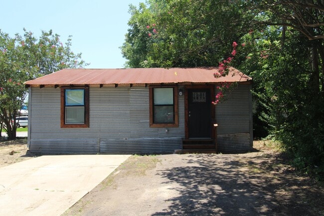 Building Photo - 213 N Waldrip St Rental