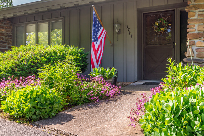 Building Photo - Hickory Village Rental