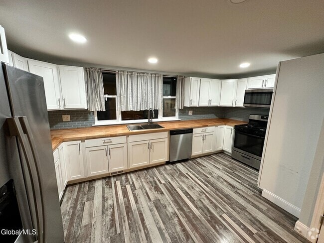 Building Photo - 6 Broadway Unit 2 Rental