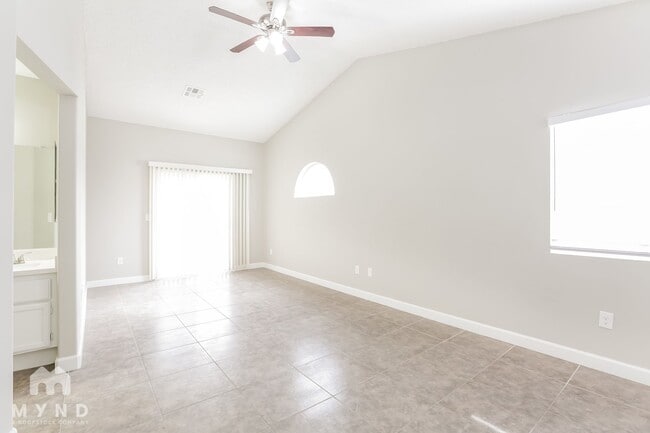 Photo - 2241 Goldhill Way