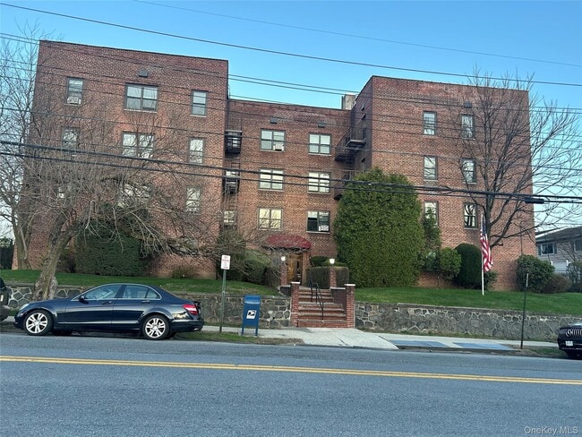 Building Photo - 470 N Broadway Unit B27