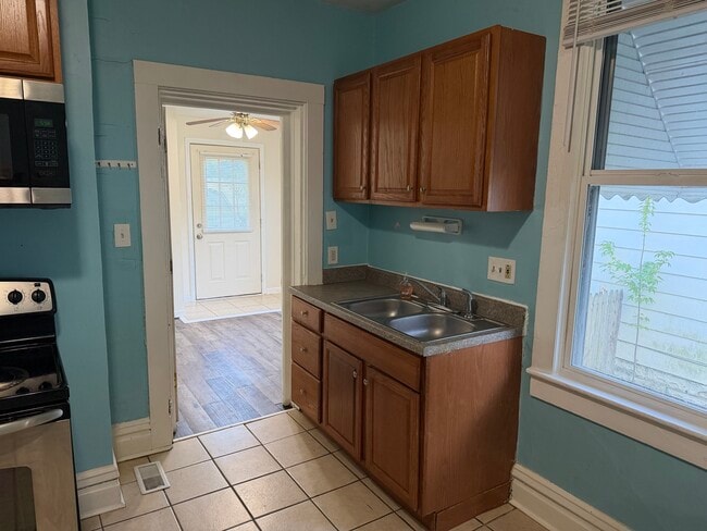 Photo - 1509 E Illinois St