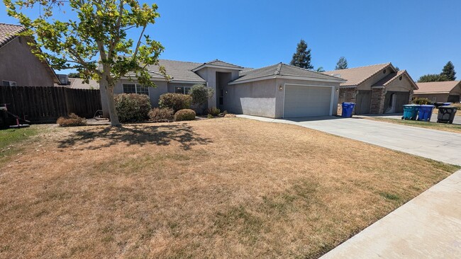 Building Photo - Large & Beautiful 4 Bedroom 2 Bath Custom ... Rental