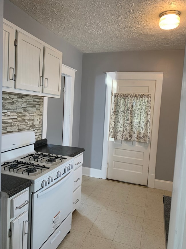 Photo - 206 E 10th St