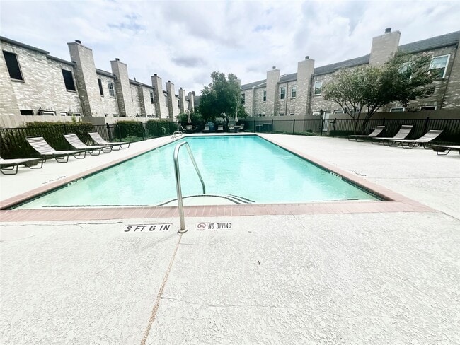 Photo - 3018 Holly Hall St Unidad 3018 Rental