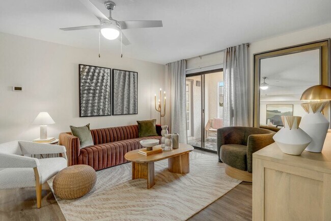 2BR, 2BA - 938SF - Living Room