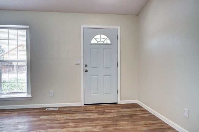 Photo - 5588 S Netherland St