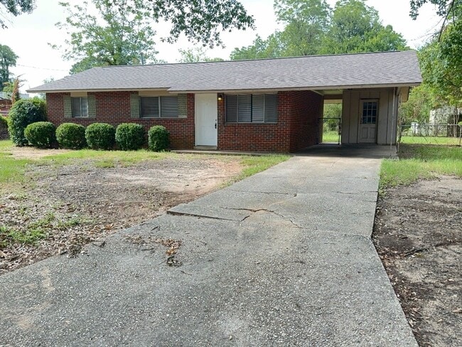 Building Photo - 2476 Blan St