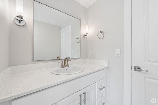 2BR, 1BA - 900SF - Primary Bathroom