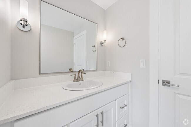2BR, 1BA - 900SF - Primary Bathroom - Dohr Apartments