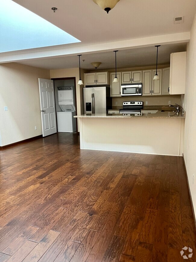 Building Photo - 143 S Main St Unit 2 Rental