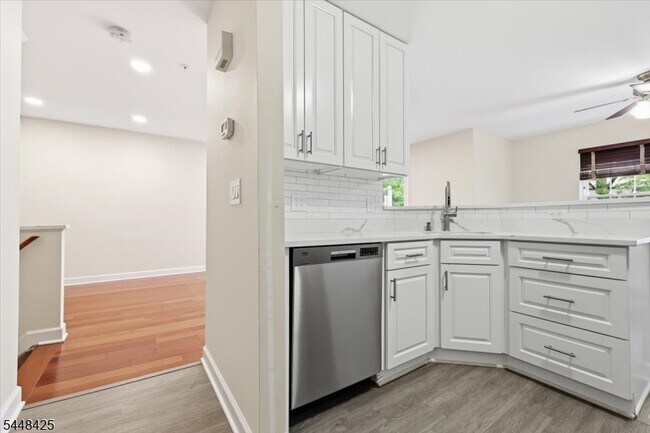 Photo - 604 Knollwood Ct