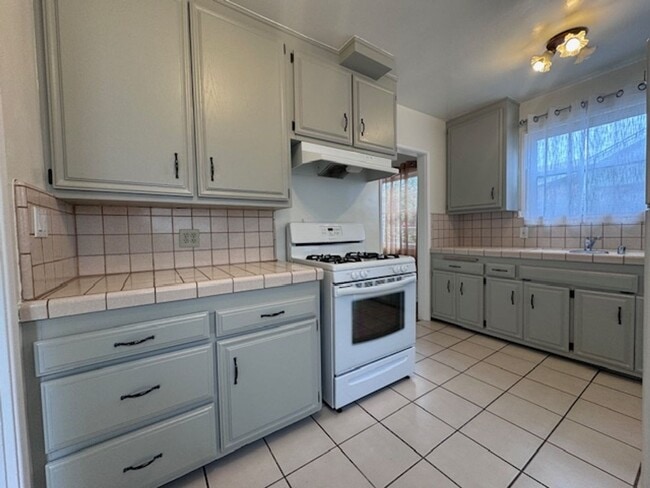 Photo - 3 bed & 2 bath home in EAST side Long Beach