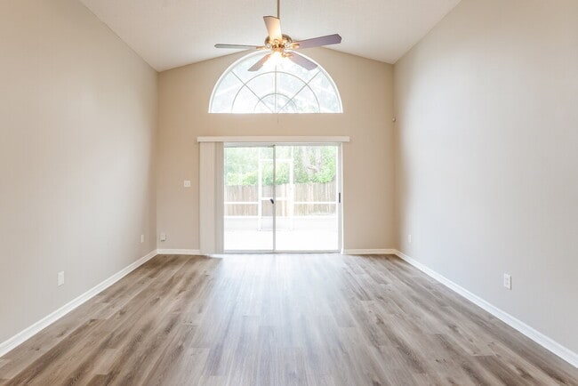 Photo - 7920 Oakstone Ct