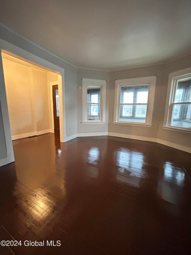 Photo - 96 Robinson St