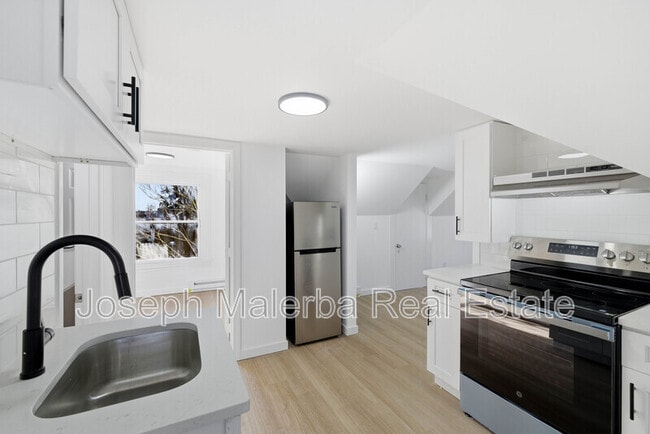 Building Photo - 159 Connecticut Ave Unit 3rd Floor