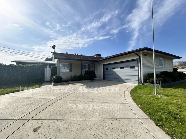 Photo - 5200 Fernwood Way