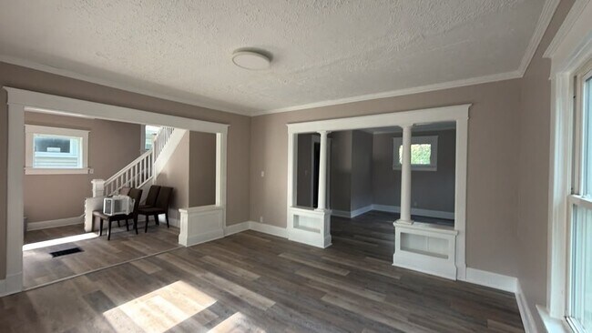 Photo - 853 N Parker Ave