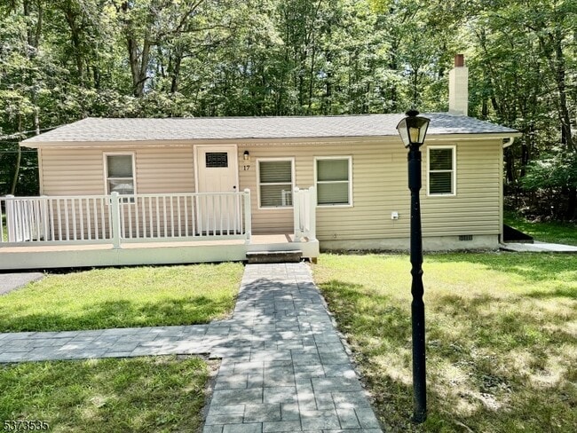 Photo - 17 Eastbrook Ln
