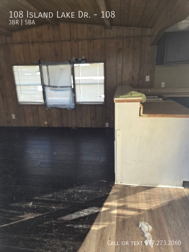 Photo - 108 Island Lake Dr