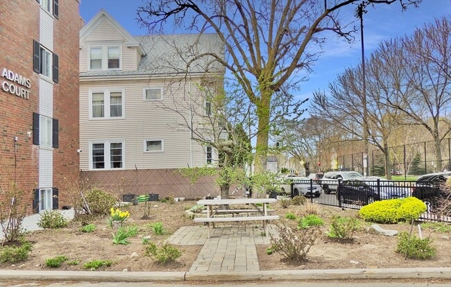 Building Photo - 541 Adams St Unit 6