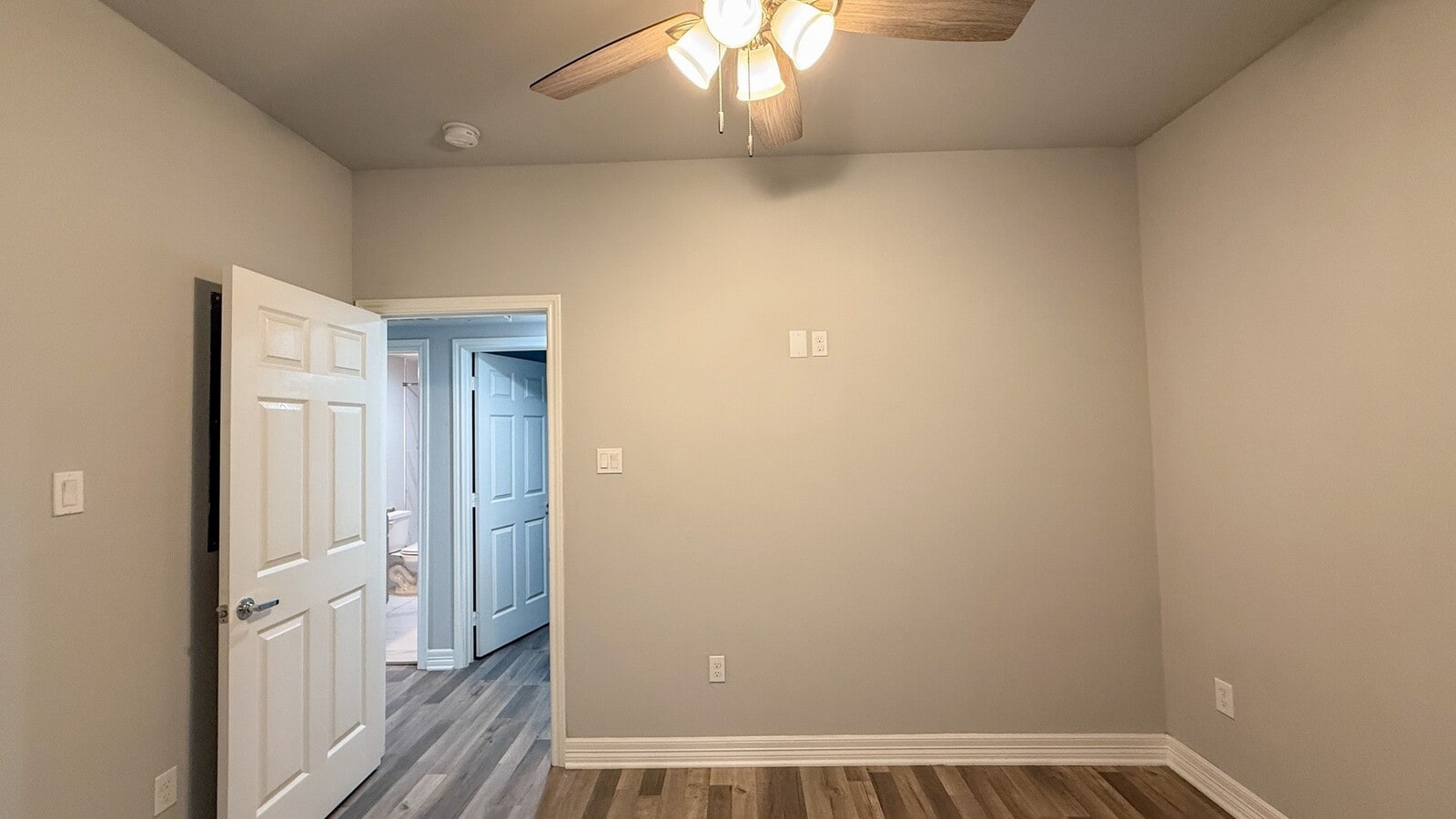 Photo - 7823 Gladstone St Unidad B2