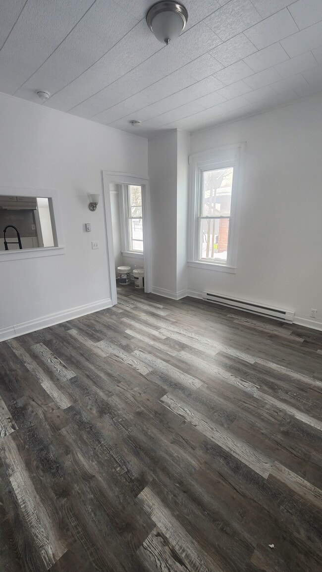 Photo - 32 E 2nd St Unit Lower side