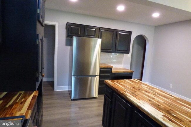 Photo - 430 Moul Ave