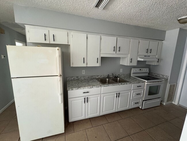 Photo - 911 N Iowa Ave Unit 911 N Iowa Ave Apartment 2