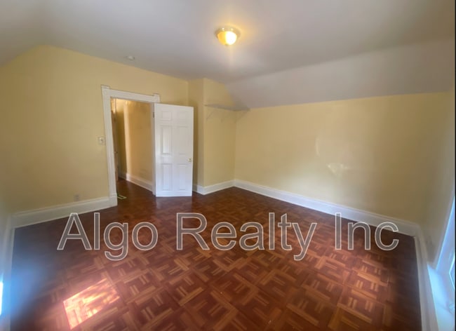2117 N Ilion Ave